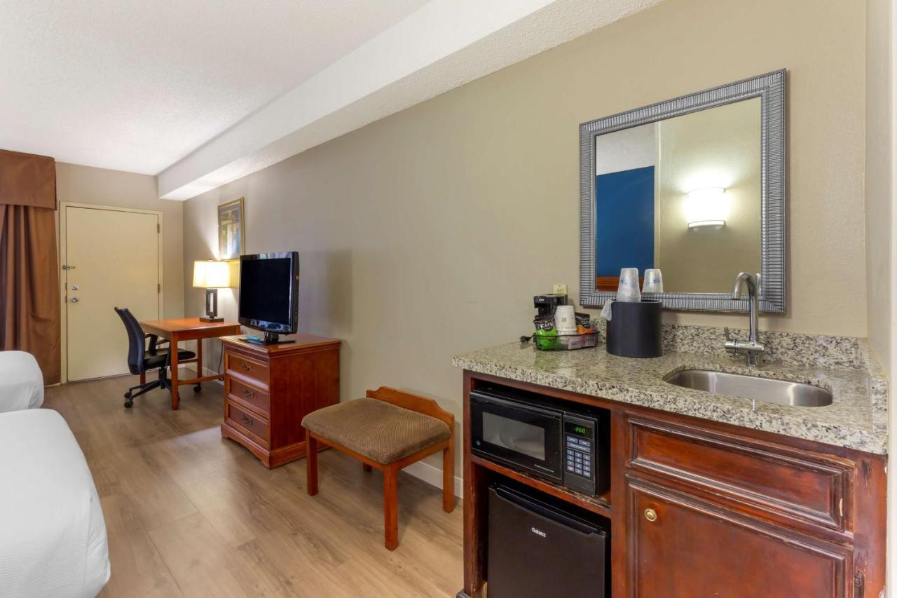Best Western Plus Cary - Nc State מראה חיצוני תמונה